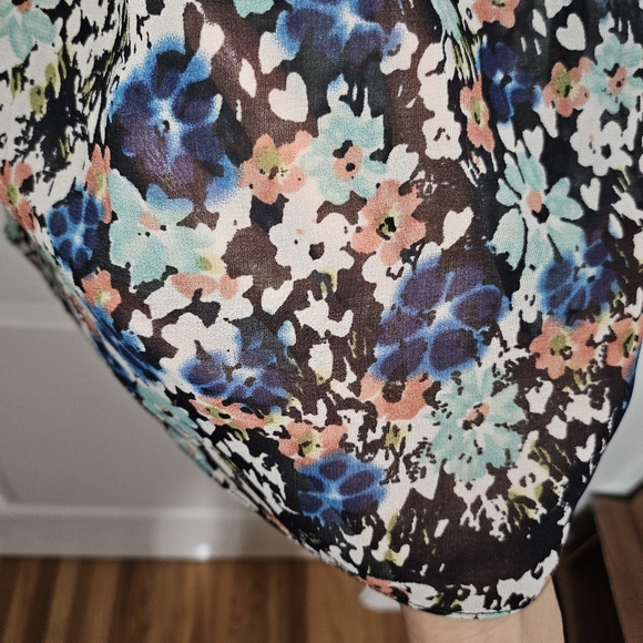 ๐ฅ๐ FIRE SALE! Eight Sixty short sleeve sweetheart neckline floral blouse small - Picture 5 of 5